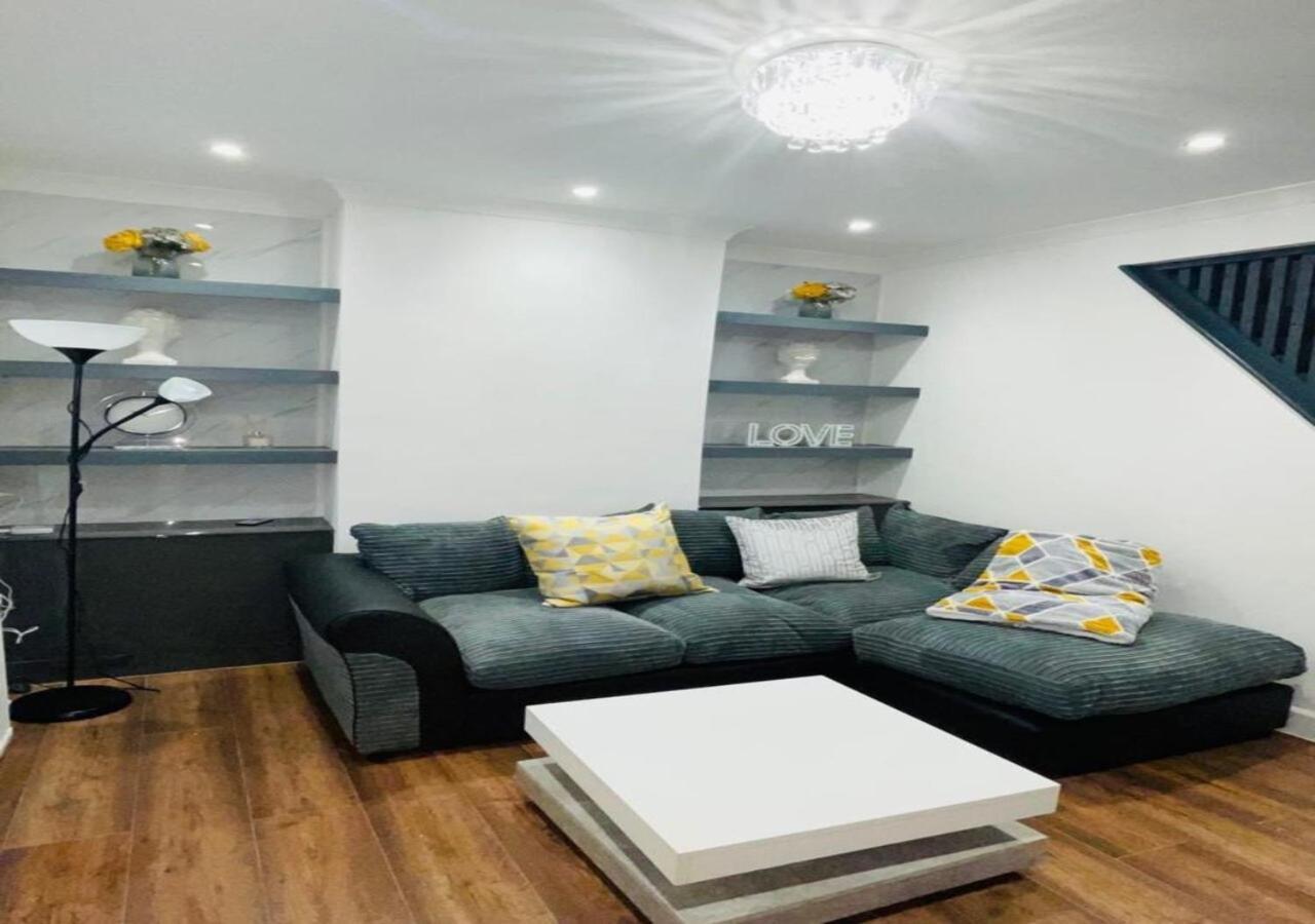 Luxury New Home Swanscombe ภายนอก รูปภาพ