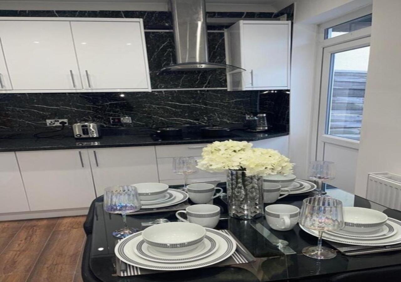 Luxury New Home Swanscombe ภายนอก รูปภาพ