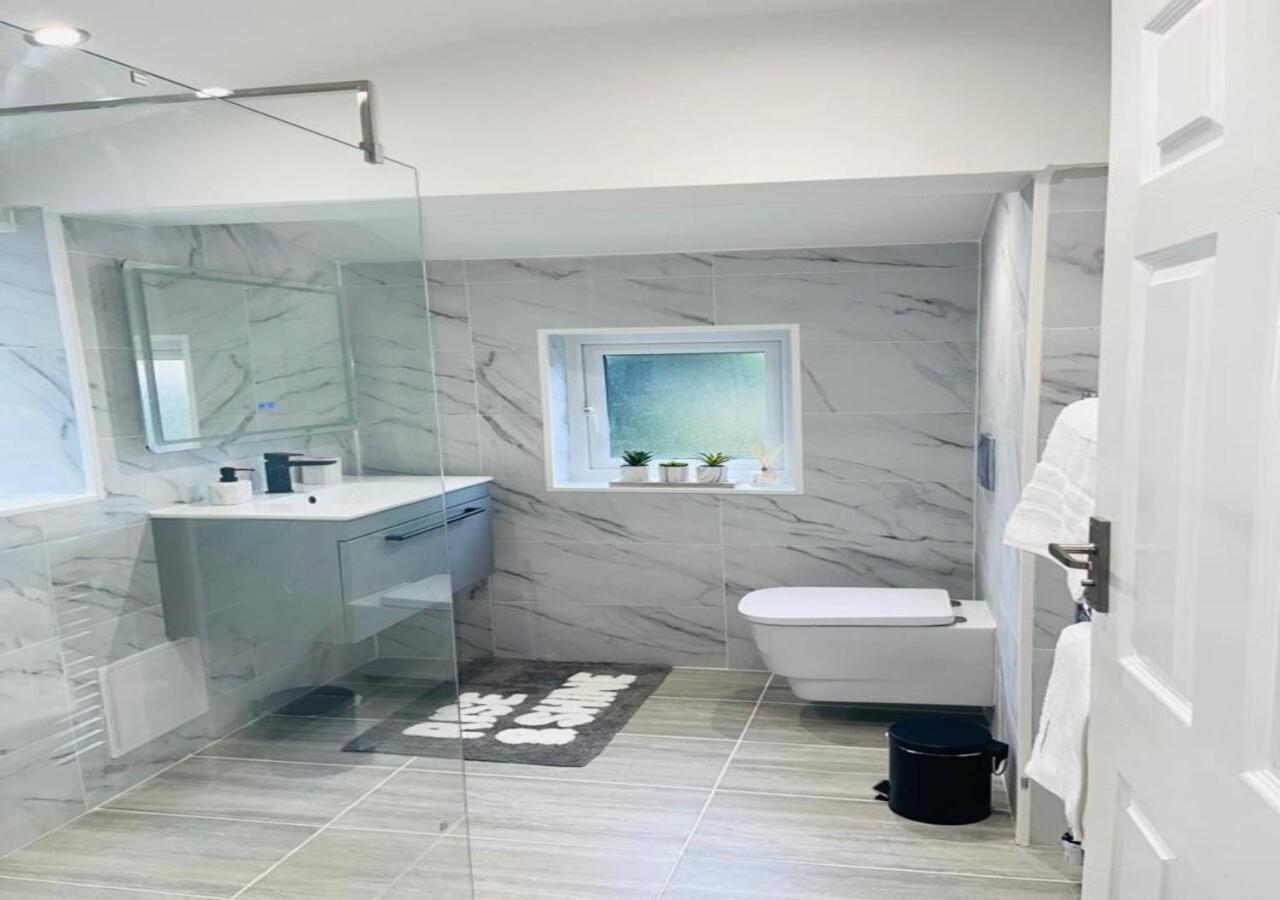 Luxury New Home Swanscombe ภายนอก รูปภาพ